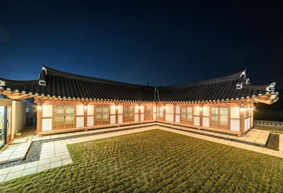 Wonhwaroo Vila Gyeongju Exterior foto