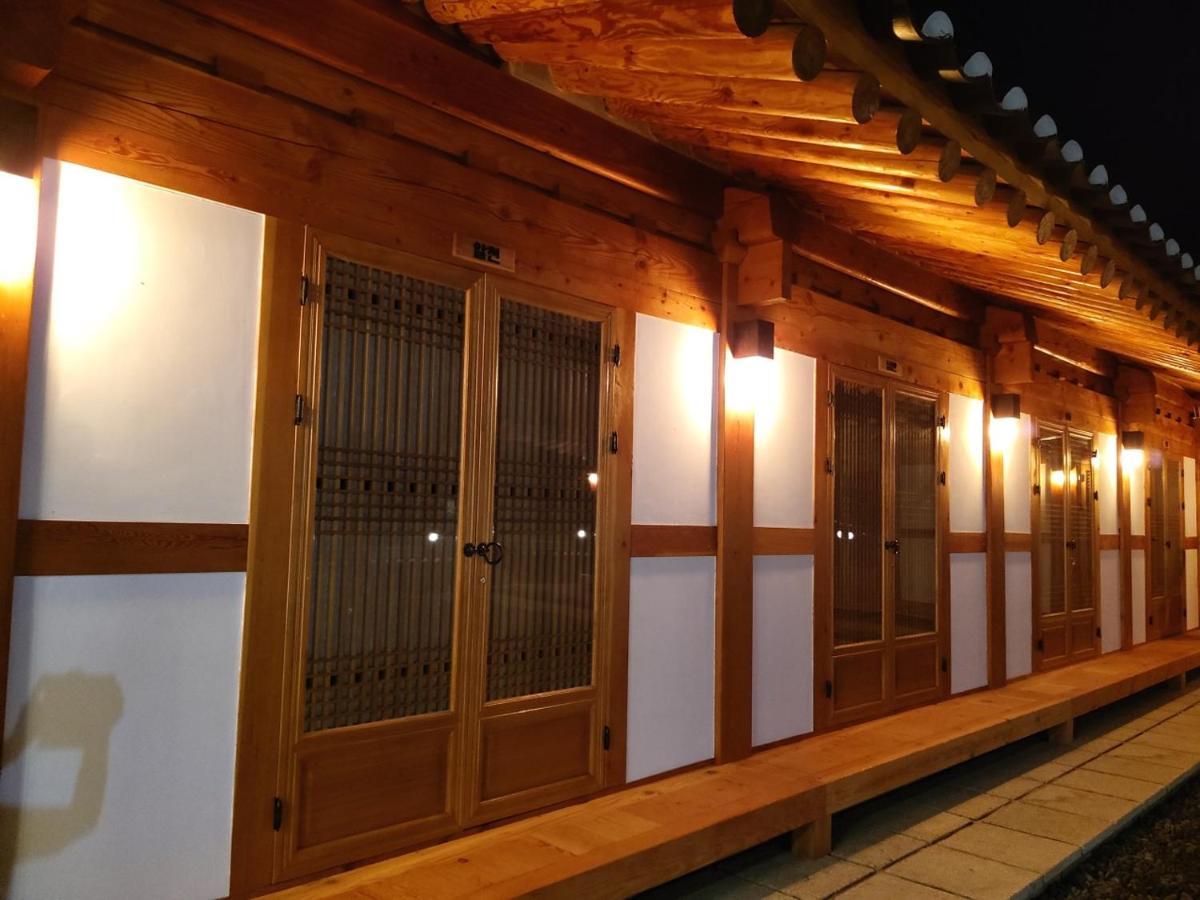 Wonhwaroo Vila Gyeongju Exterior foto